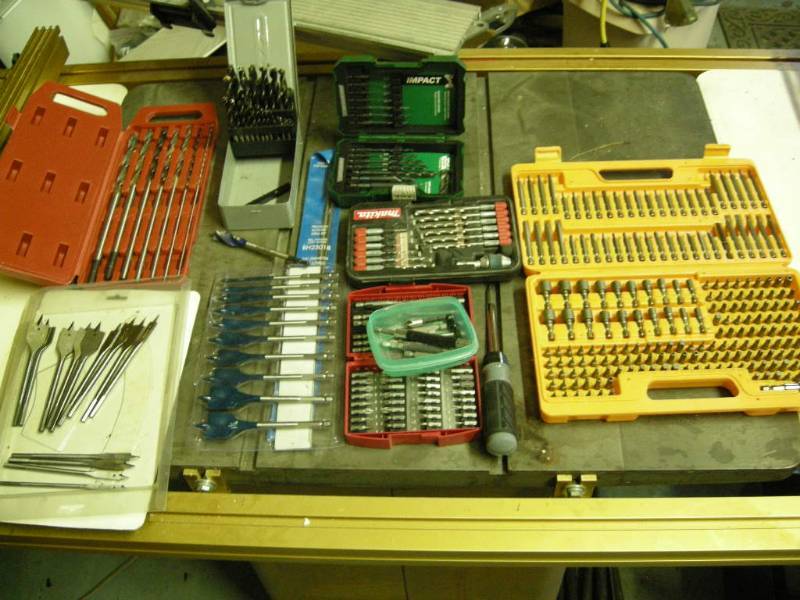 lot 214 image: Wood Bits and Driver Tips