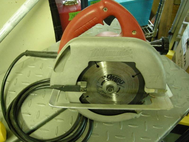 lot 218 image: Milwaukee Heavy Duty 7-14 Saw