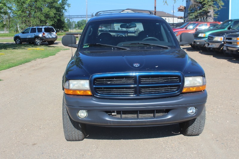 lot 1655 image: 2000 Dodge Durango 4x4 - 3rd Row Seating - 1 Owner