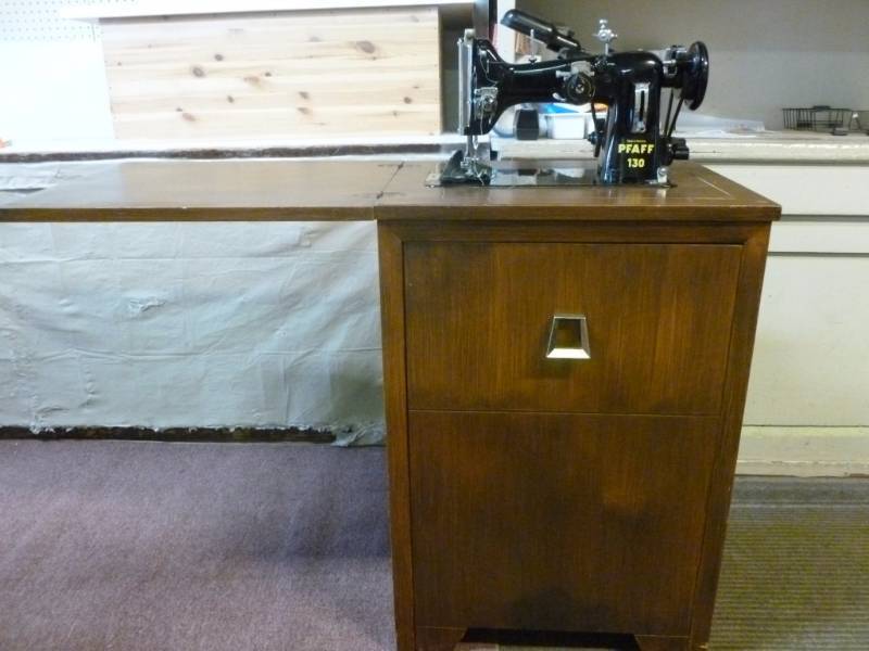 lot 3 image: Pfaff Sewing Machine