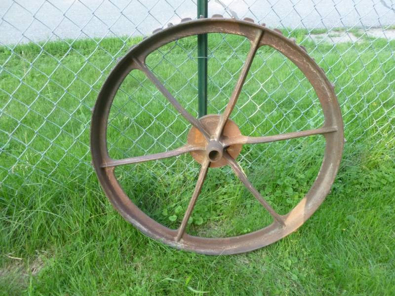lot 9 image: Antique Steel Implement Wheel