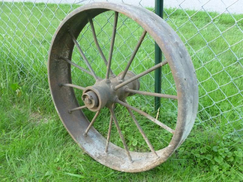 lot 11 image: Antique Steel Implement Wheel