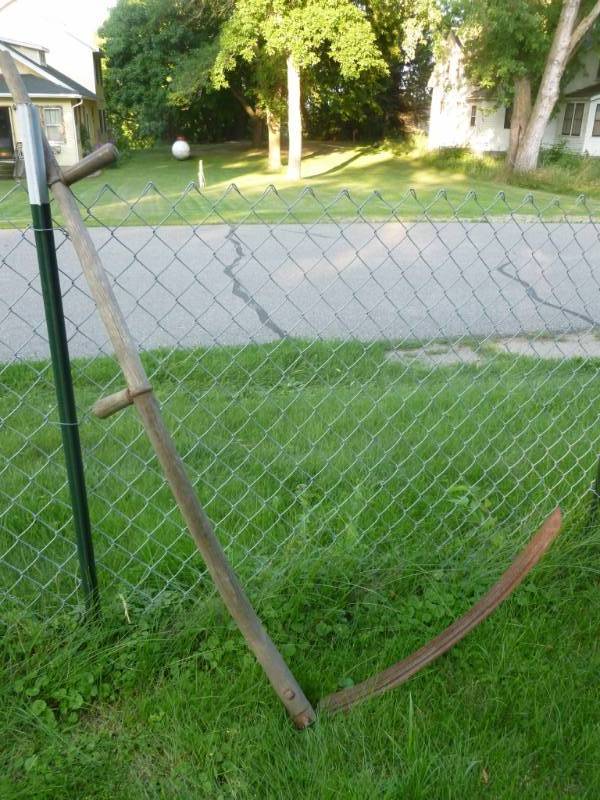 lot 12 image: Antique Scythe