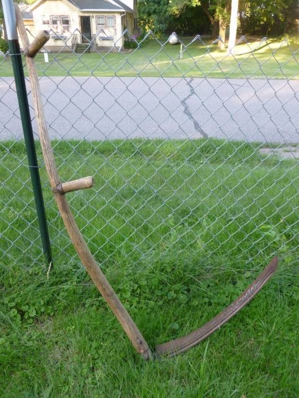 lot 13 image: Antique Scythe