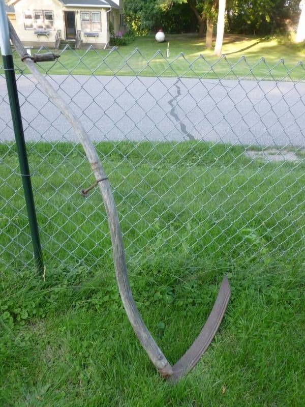 lot 14 image: Antique Scythe