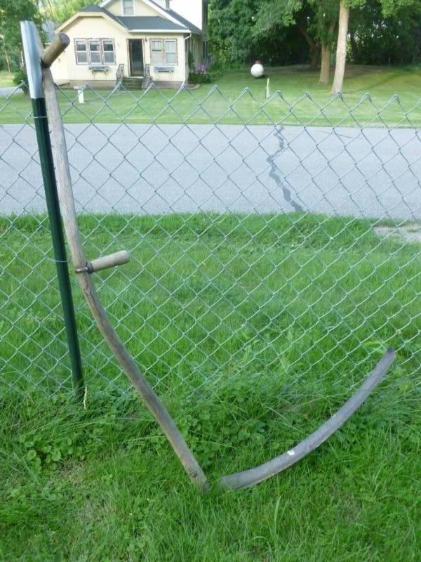 lot 15 image: Antique Scythe