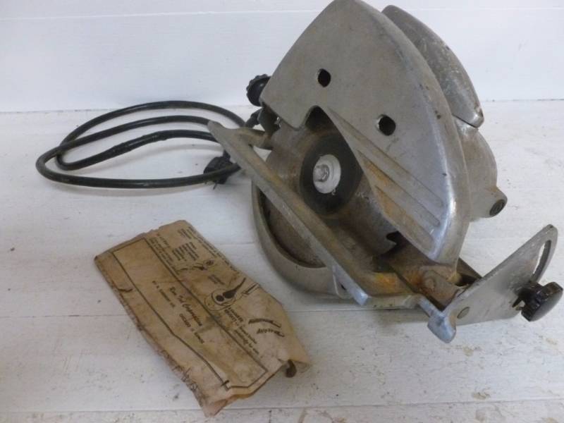 lot 28 image: Circular Saw