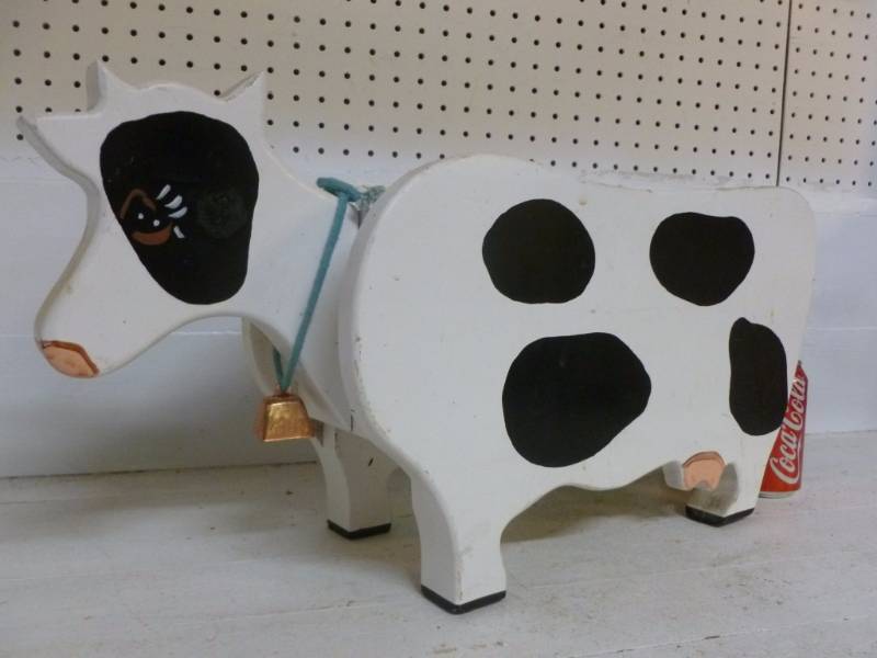 lot 31 image: Cow Planter