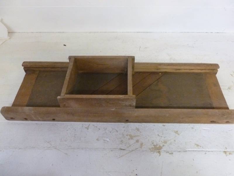lot 39 image: Antique Kraut Cutter