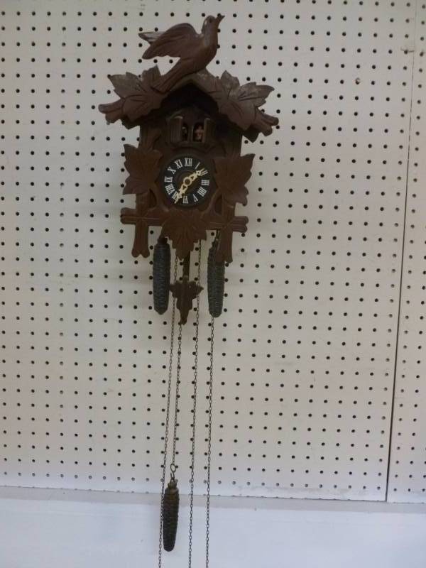 lot 42 image: Vintage Coo-Coo Clock