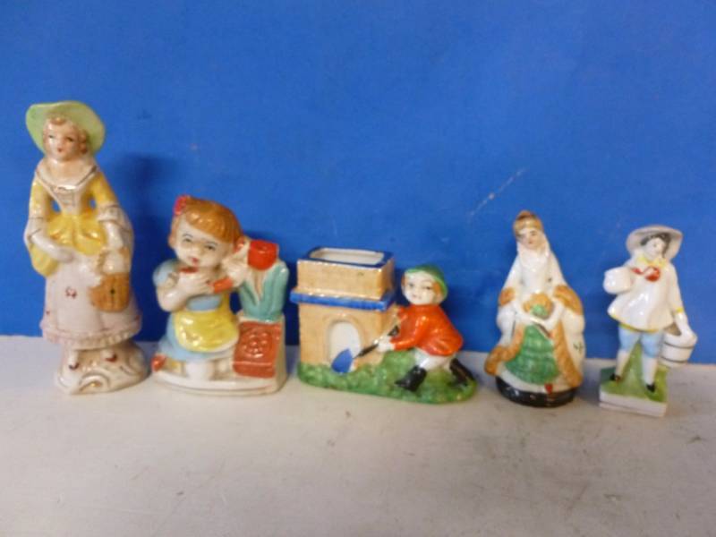 lot 65 image: Vintage Porcelain Figurines