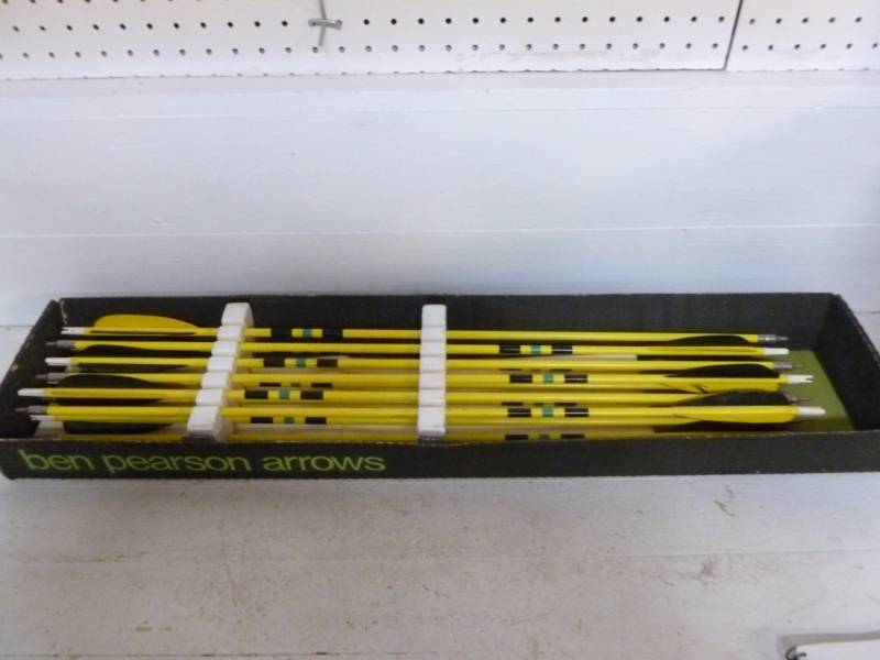 lot 72 image: Vintage Arrow Set