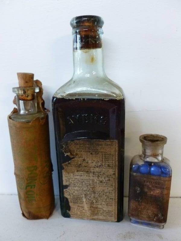 lot 74 image: Antique Pharmaceutical