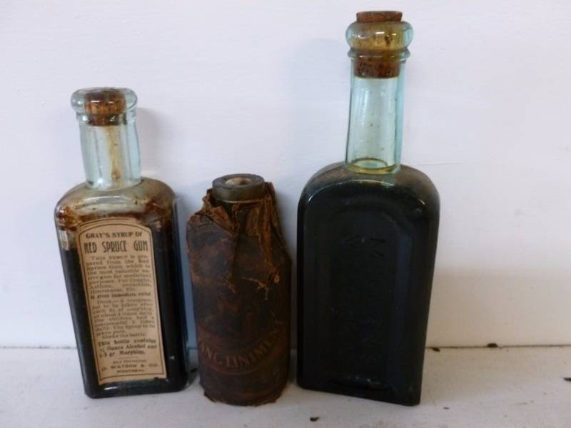 lot 76 image: Antique Pharmaceutical