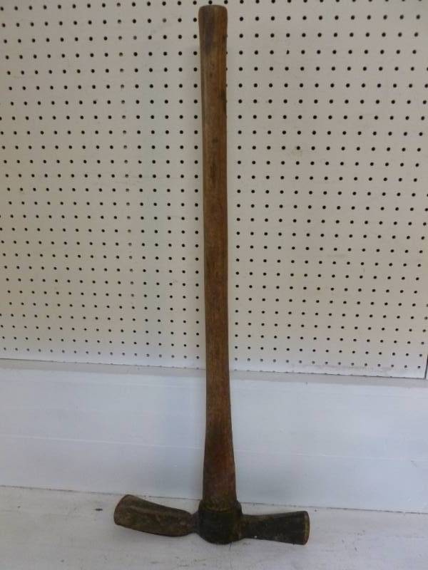 lot 118 image: Vintage Grub Hoe