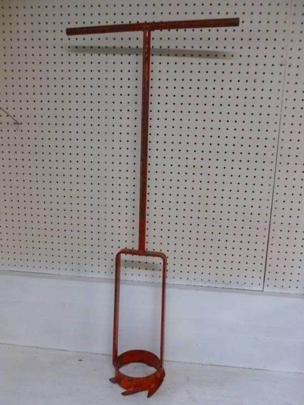 lot 124 image: Post Hole Digger