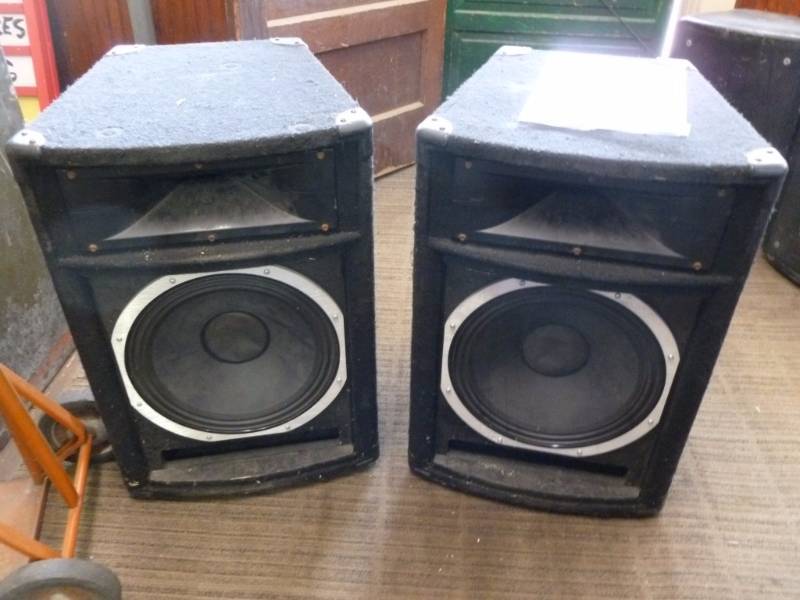 lot 125 image: Peavey Band Speakers