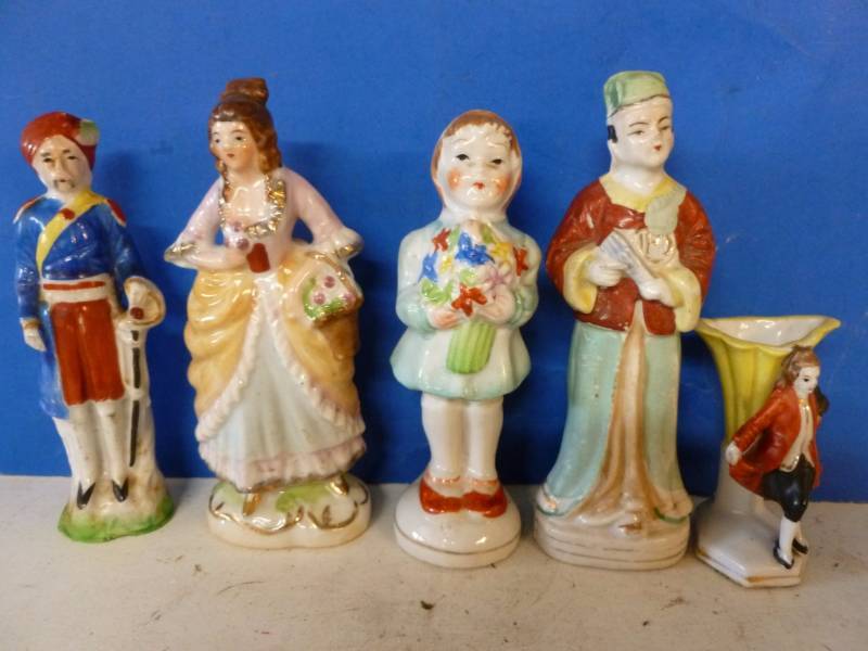 lot 134 image: Vintage Porcelain Figurines