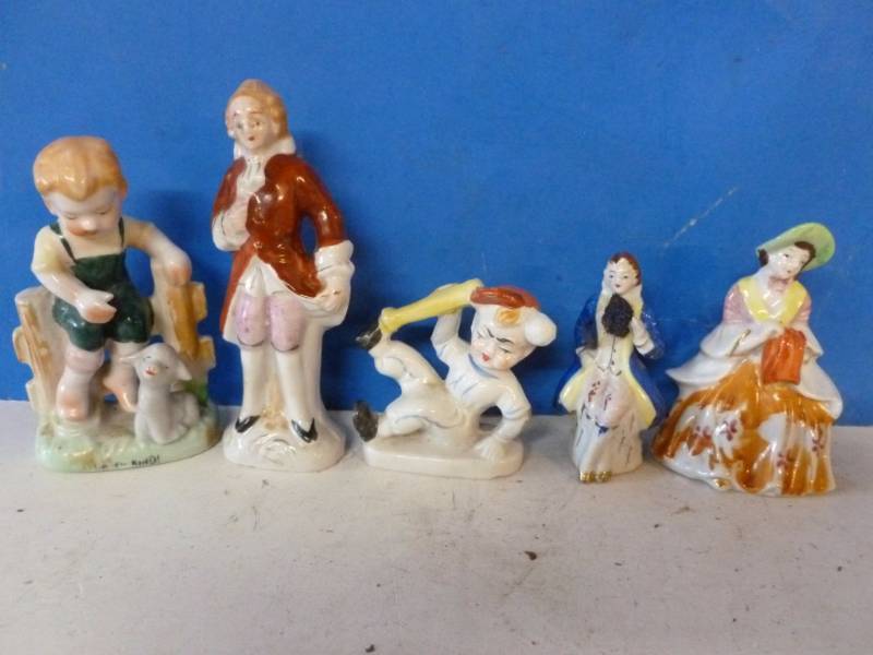 lot 137 image: Vintage Porcelain Figurines