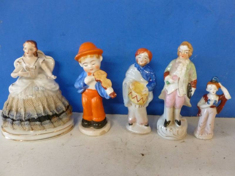 lot 139 image: Vintage Porcelain Figurines