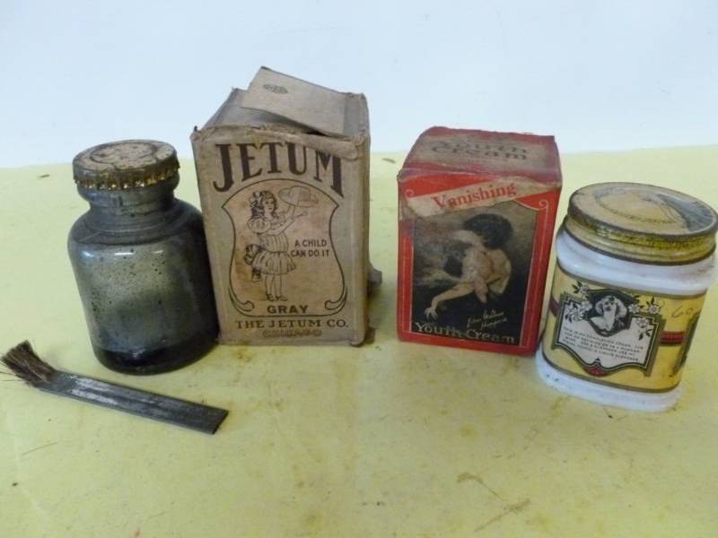 lot 165 image: Antique Pharmaceutical