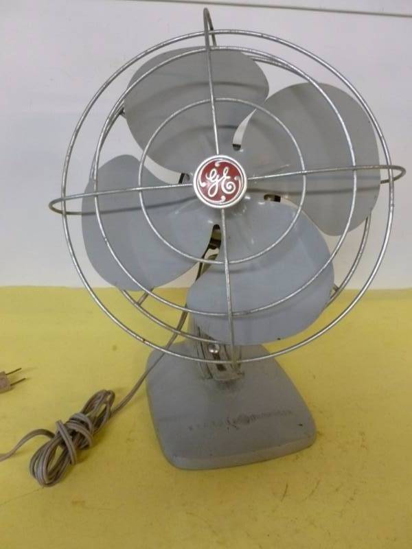 lot 201 image: Vintage Fan