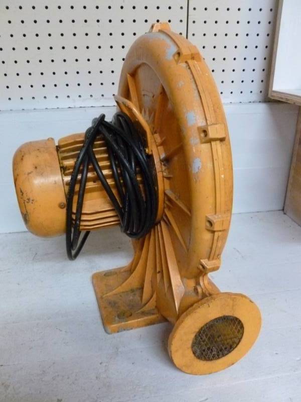 lot 203 image: Air Blower Pump