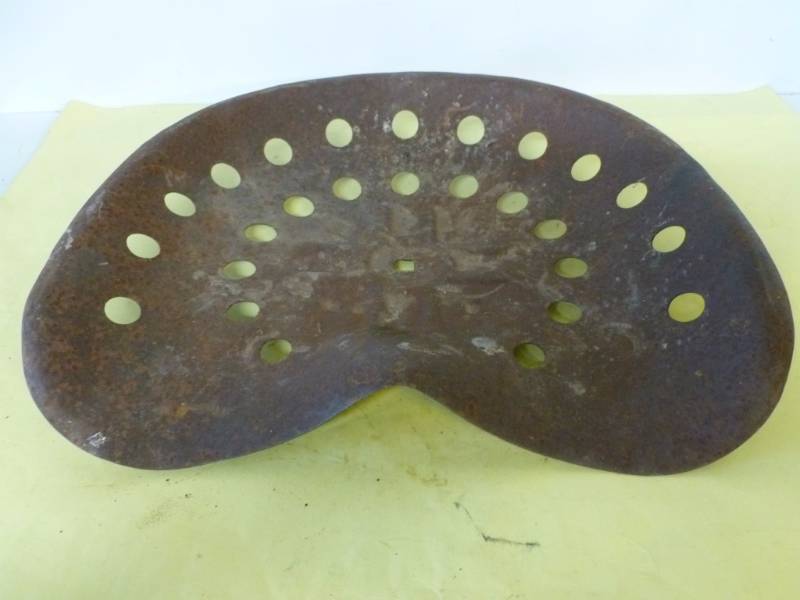 lot 207 image: Vintage Tractor Seat
