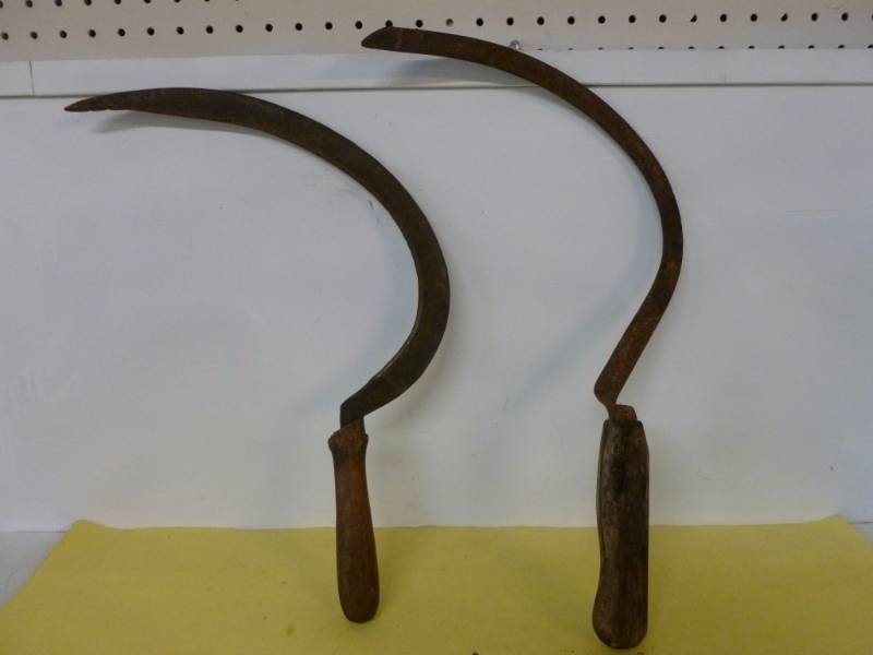 lot 208 image: Vintage Sickle Knife