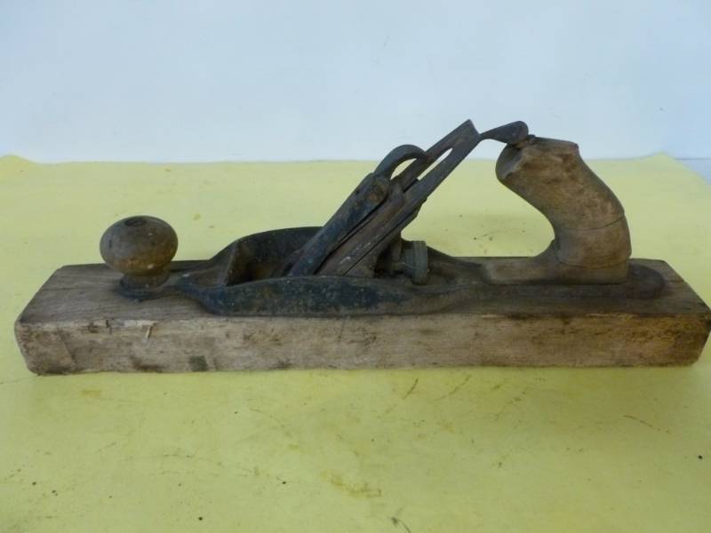 lot 212 image: Antique Block Plane