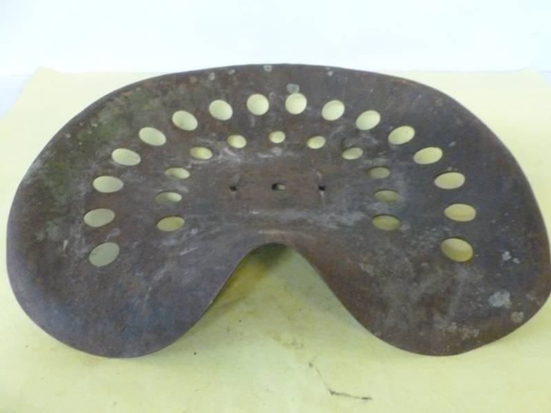 lot 213 image: Vintage Tractor Seat