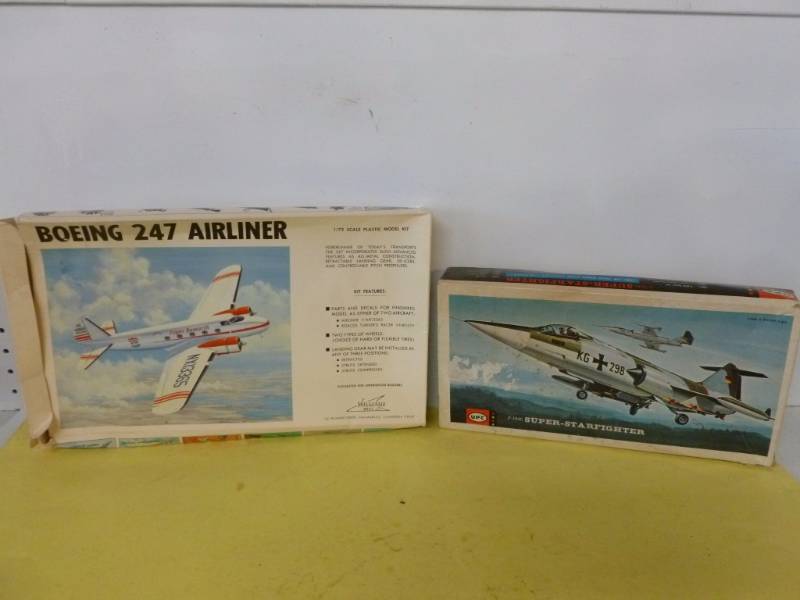 lot 226 image: Model Airplanes