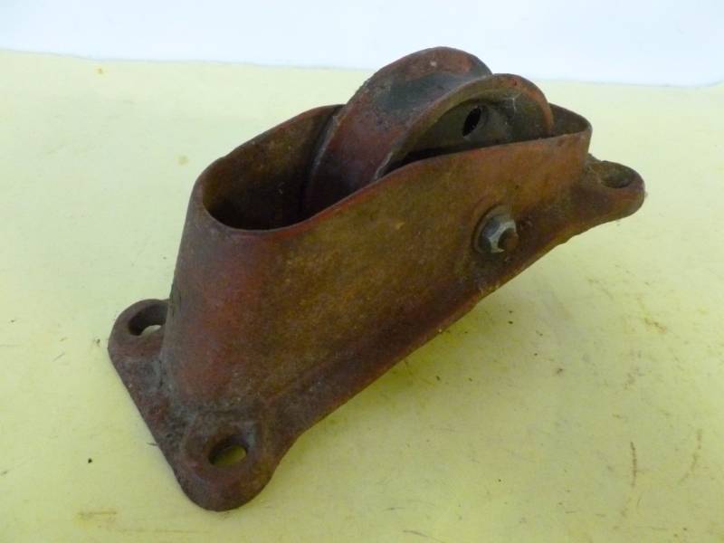 lot 230 image: Vintage Pulley
