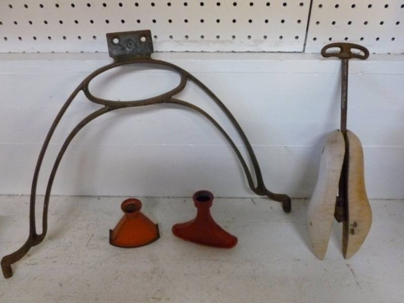 lot 240 image: Vintage Items