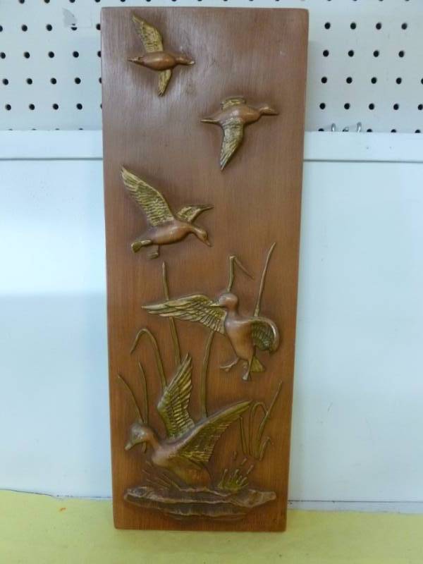 lot 241 image: Vintage Chalkware Picture