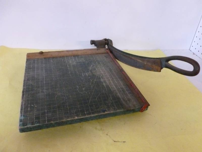 lot 250 image: Vintage Paper Cutter