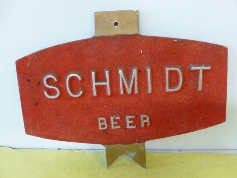 lot 251 image: Vintage Schmidt Beer
