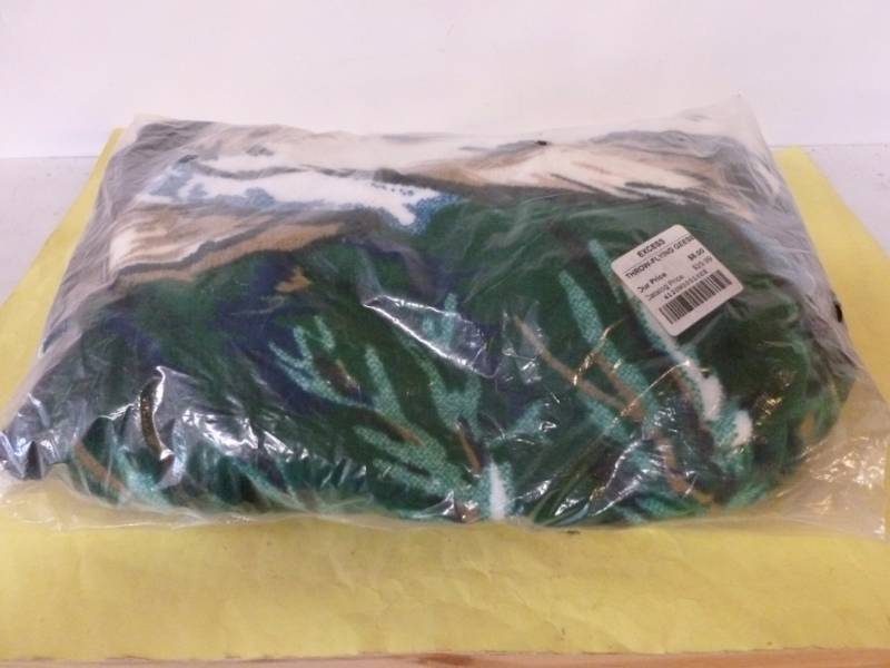 lot 255 image: New Blanket