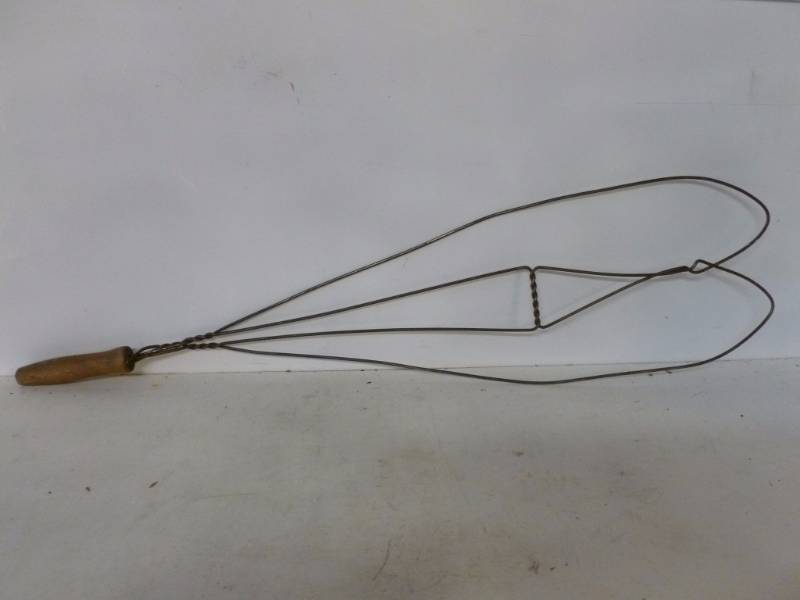 lot 257 image: Vintage Rug Beater