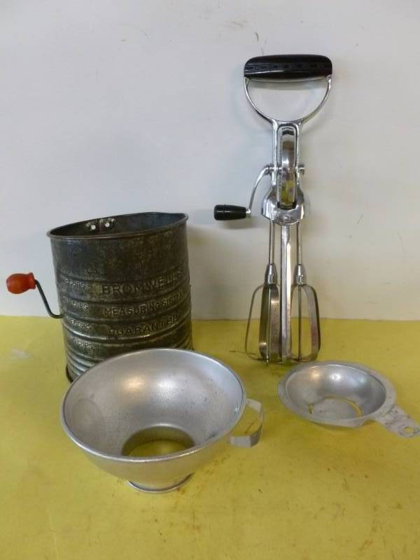 lot 259 image: Vintage Kitchen