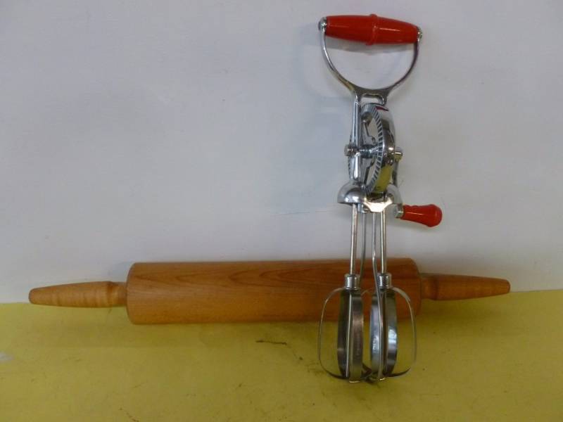 lot 260 image: Vintage Kitchen