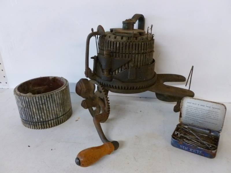 lot 281 image: Antique Yarn Winder