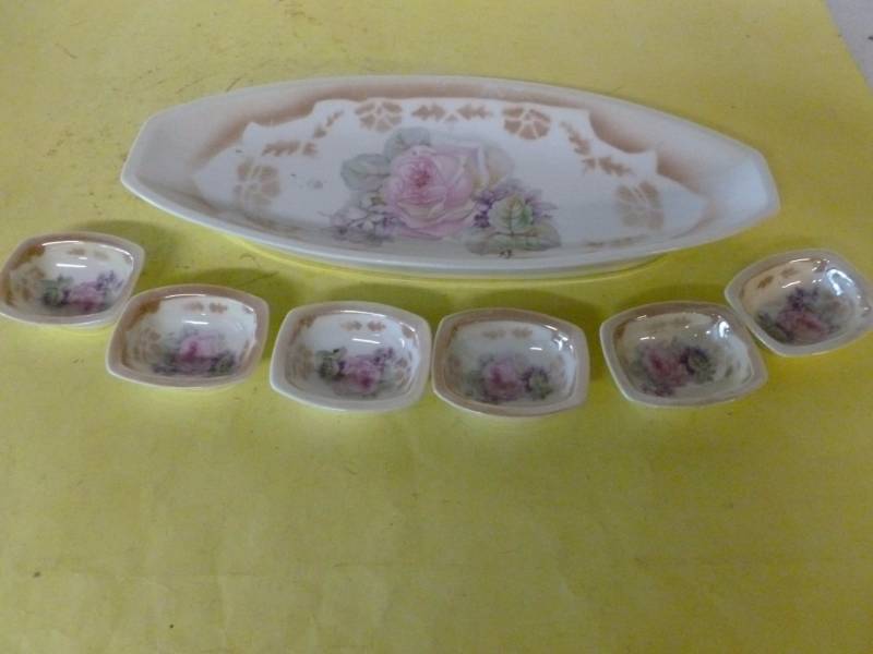 lot 299 image: Vintage Porcelain Set