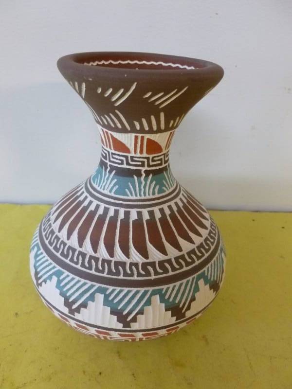 lot 300 image: Native American Pottery