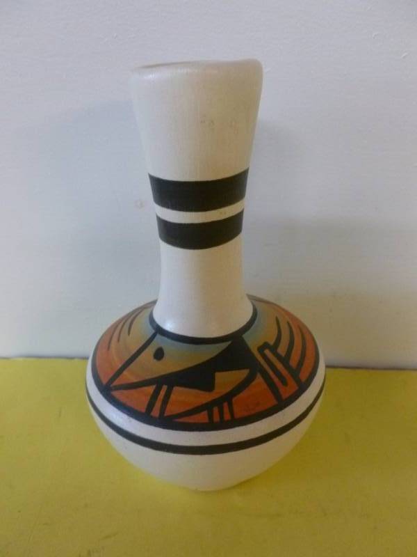 lot 301 image: Native American Pottery