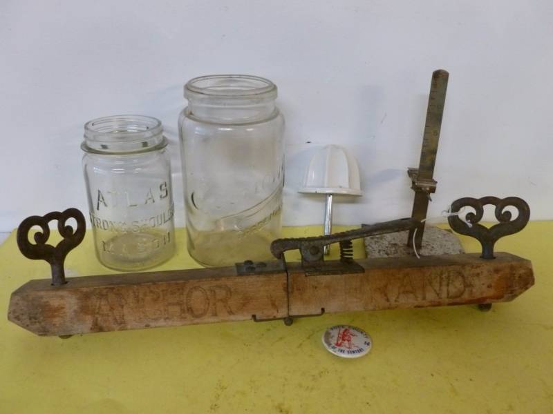 lot 308 image: Vintage Items
