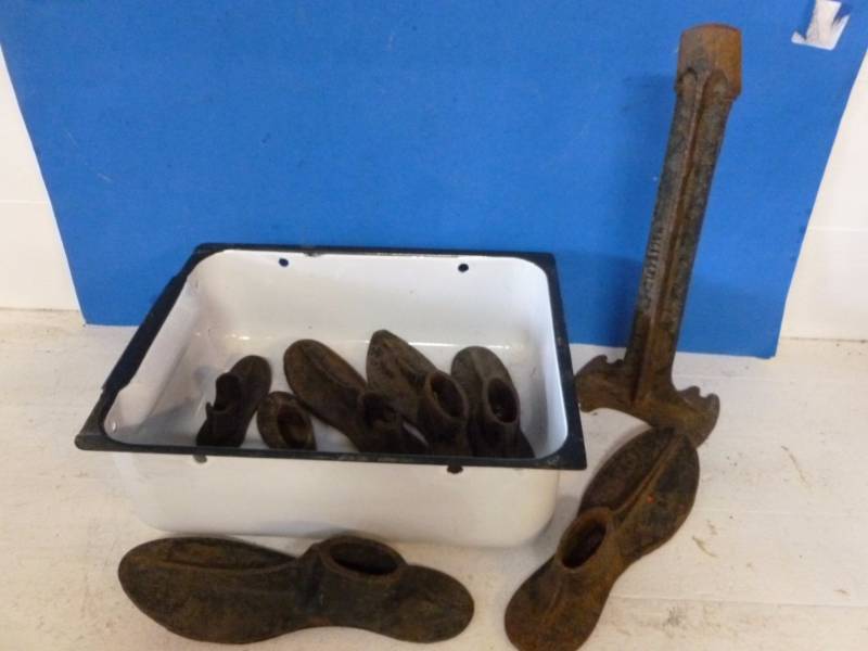 lot 313 image: Antique Shoe Last