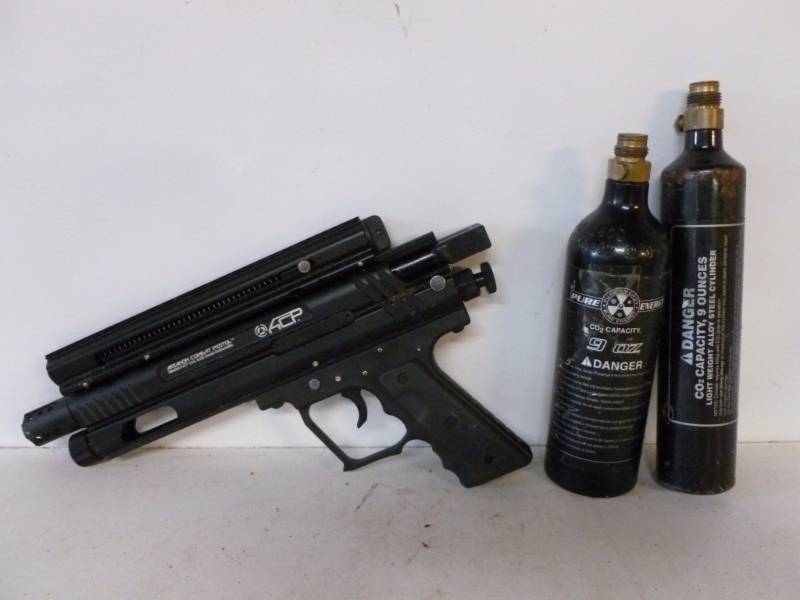 lot 315 image: Co2 Paint Ball Pistol