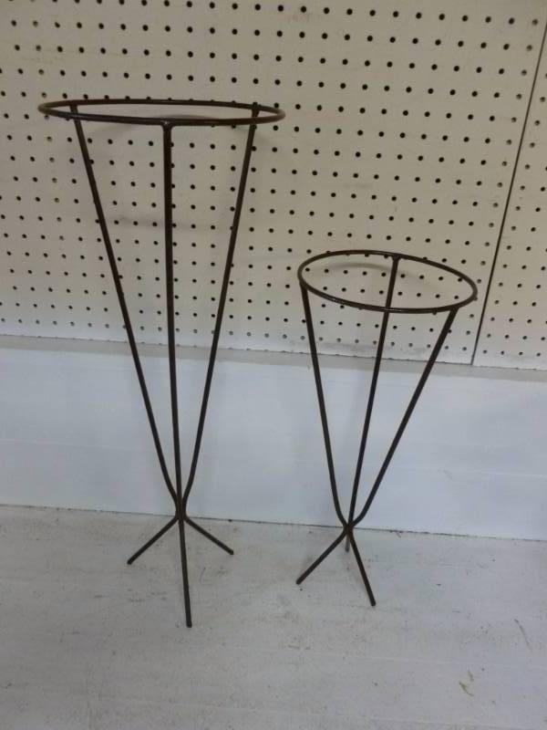 lot 316 image: Flower Stands