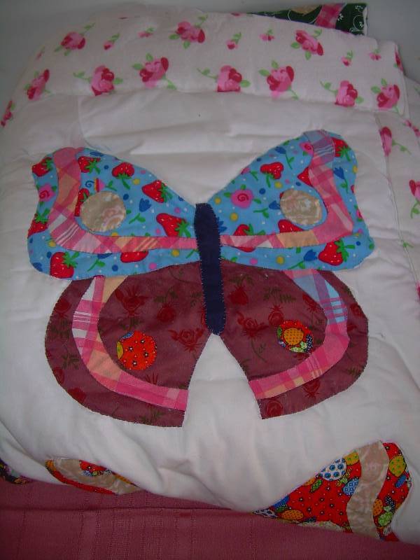 FULL SIZE HAND MADE QUILT